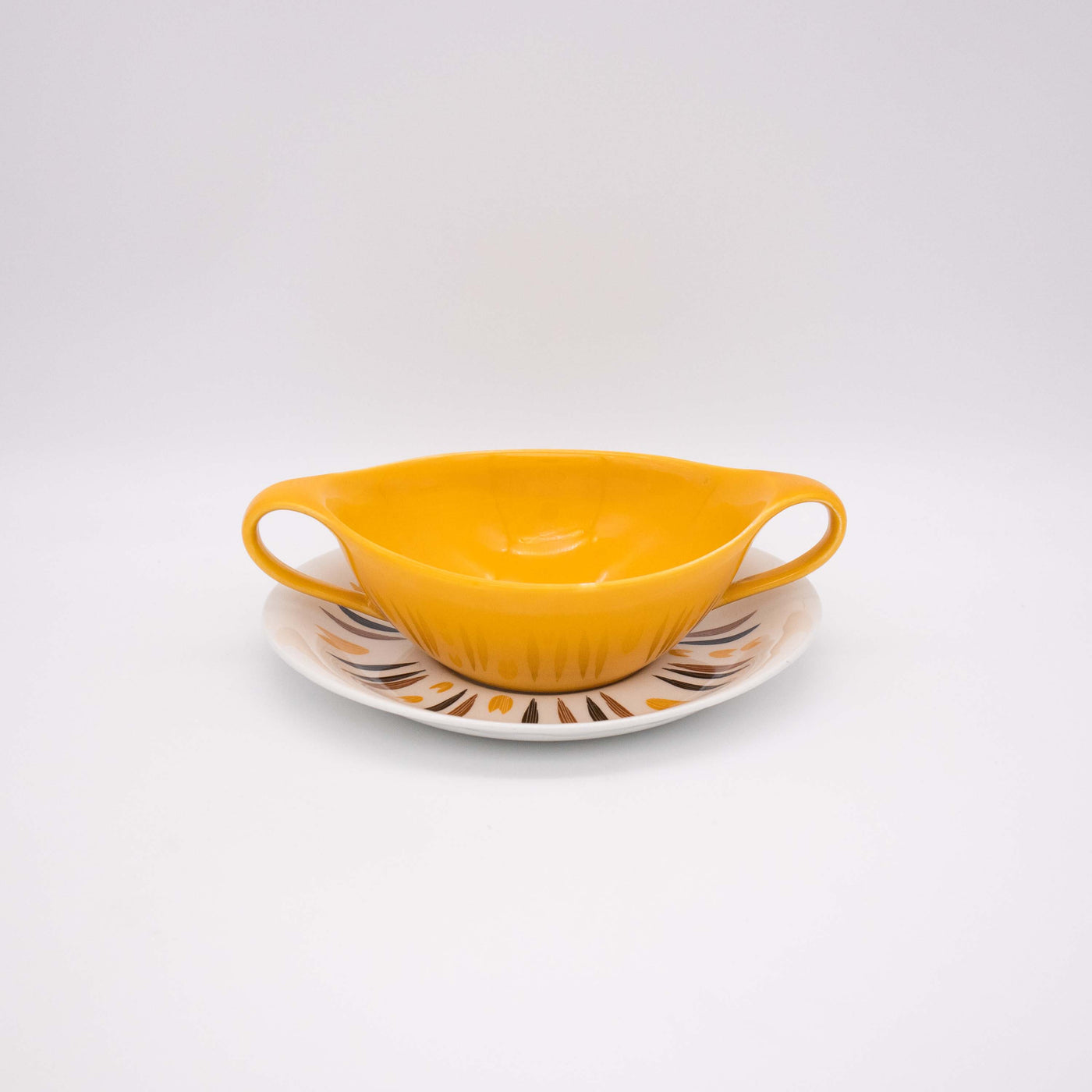Sonnengelbe Suppenschalen mit Untertasse 4er Set, Detailansicht einer Tasse, Seitenansicht rechts