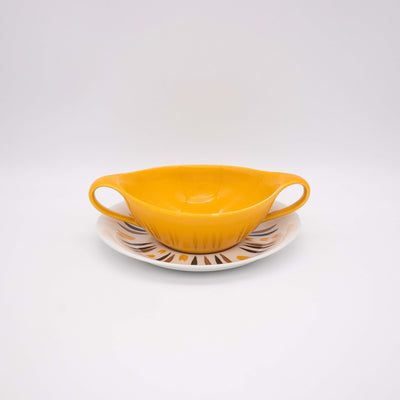 Sonnengelbe Suppenschalen mit Untertasse 4er Set, Detailansicht einer Tasse, Seitenansicht rechts