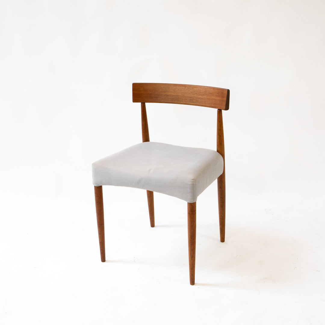 MK 200 Teak Stuhl von Arne Hovmand-Olsen für Mogens Kold, leicht schräg stehend