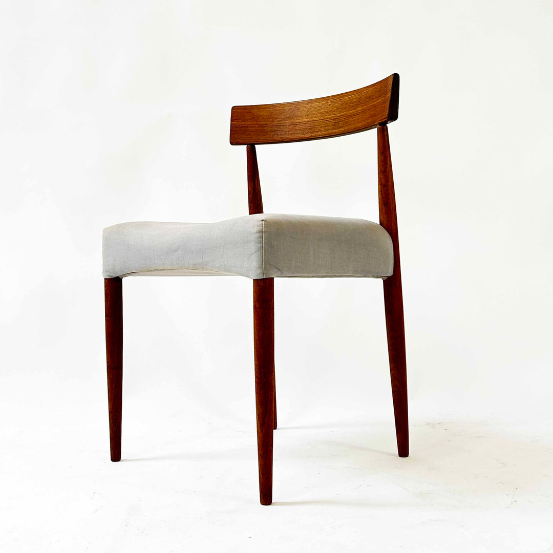 MK 200 Teak Stuhl von Arne Hovmand-Olsen für Mogens Kold, leicht schräg von unten