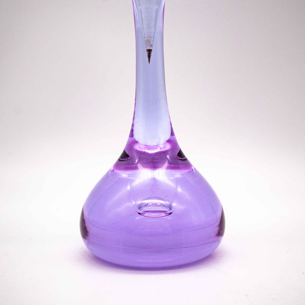 Tropfenförmige Glasvase mit eingeschlossener Luftblase, Detailansicht