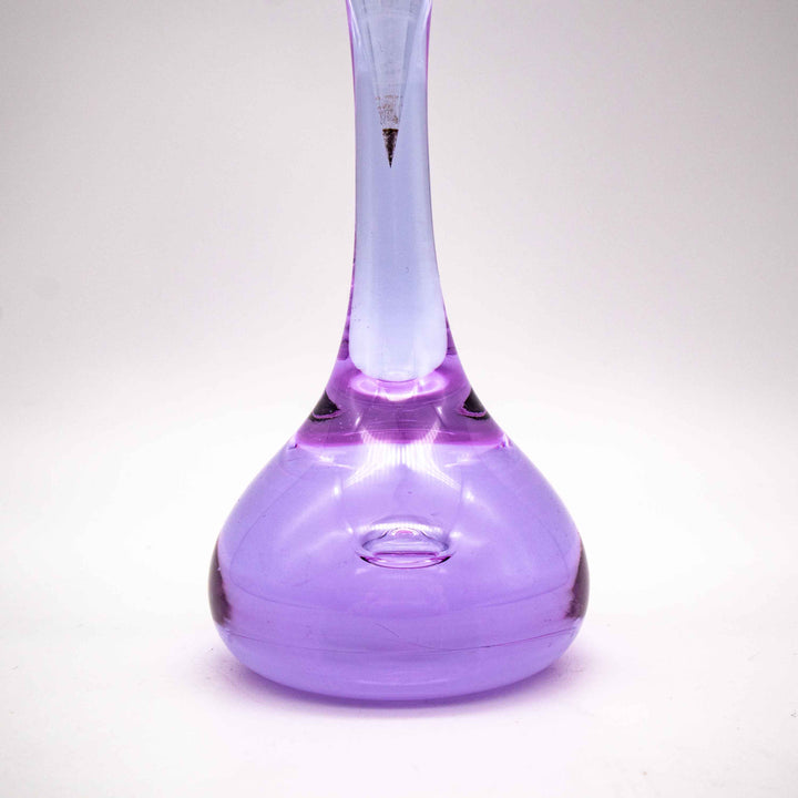 Tropfenförmige Glasvase mit eingeschlossener Luftblase, Detailansicht