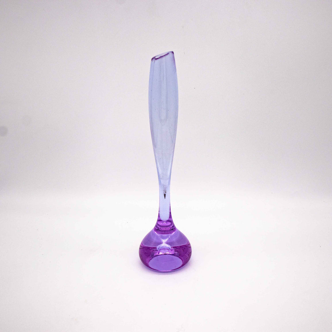 Tropfenförmige Glasvase mit eingeschlossener Luftblase, Seitenansicht rechts
