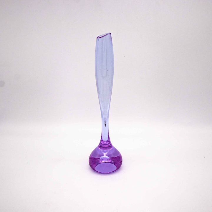 Tropfenförmige Glasvase mit eingeschlossener Luftblase, Seitenansicht rechts