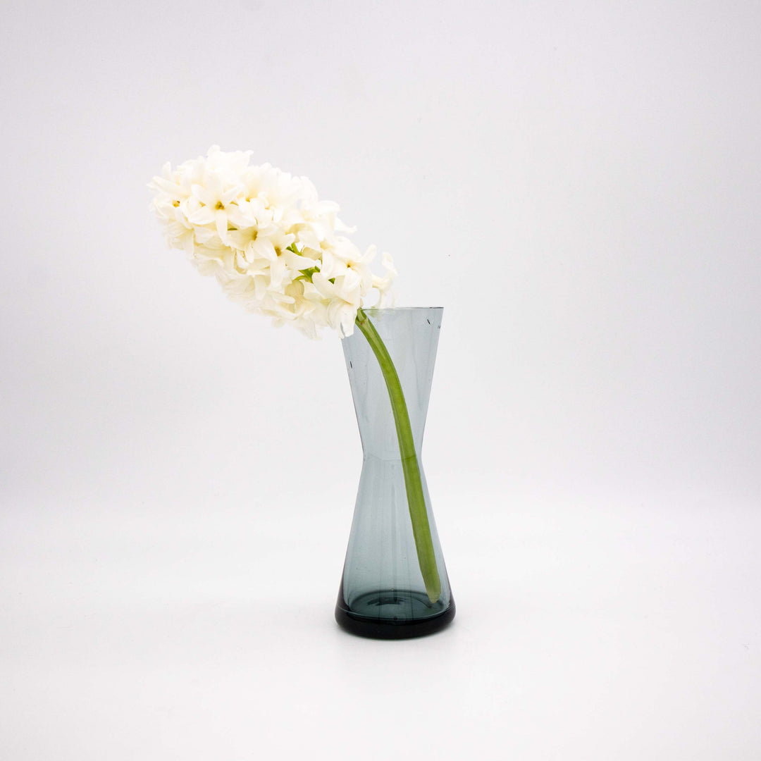 Kleine Turmalin Vase mit Blume