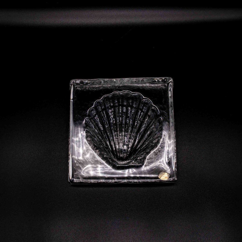 Glasschale mit Muschel von Riedel, von oben fotografiert