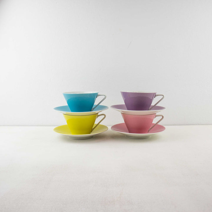 Lilien Porzellan Tassen Set, gestappelt