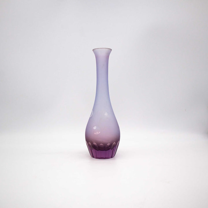 Lila Vase aus Neodymium Glas, Seitensansicht