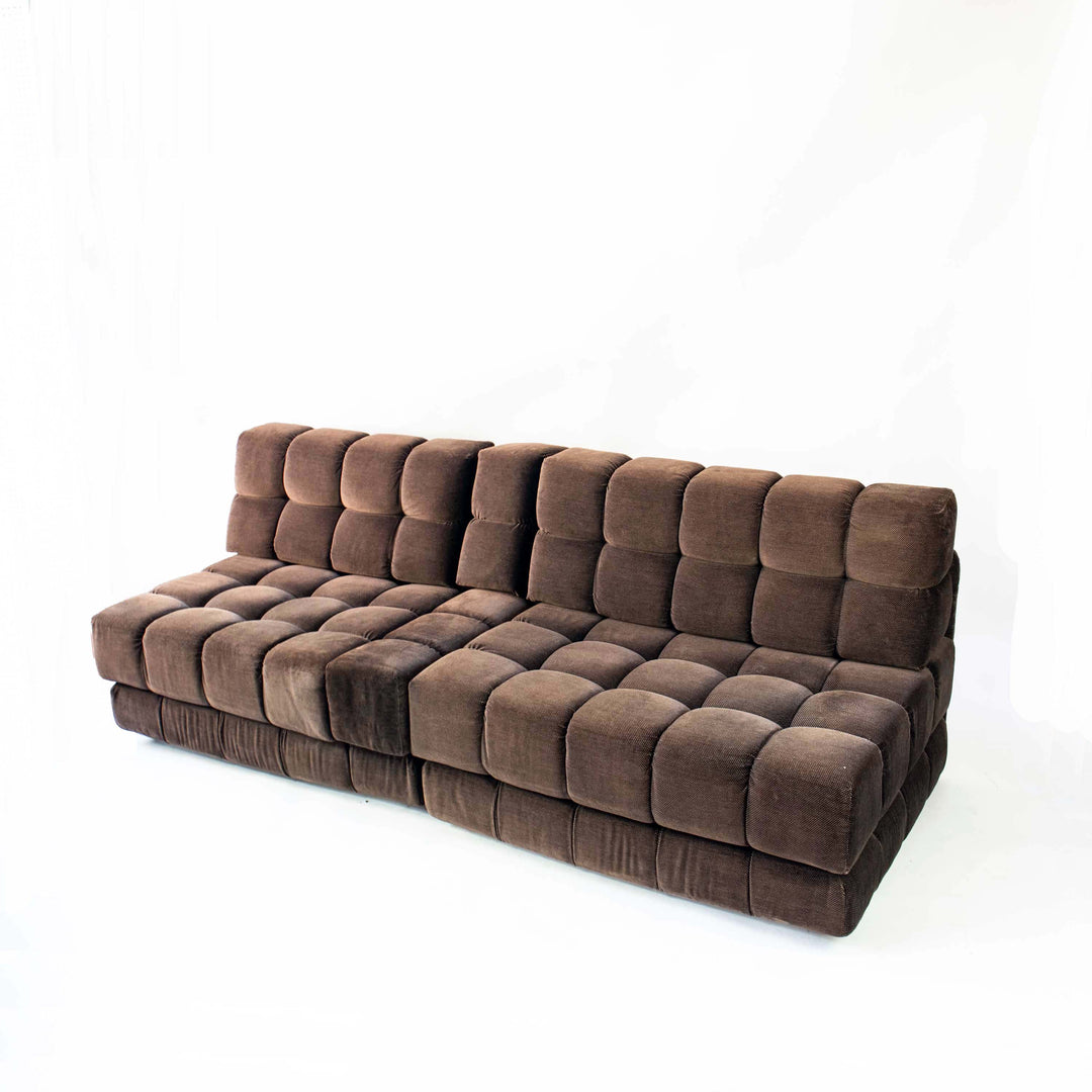 Modulares Sofa aus den 1970er Jahren, leicht schräg stehend