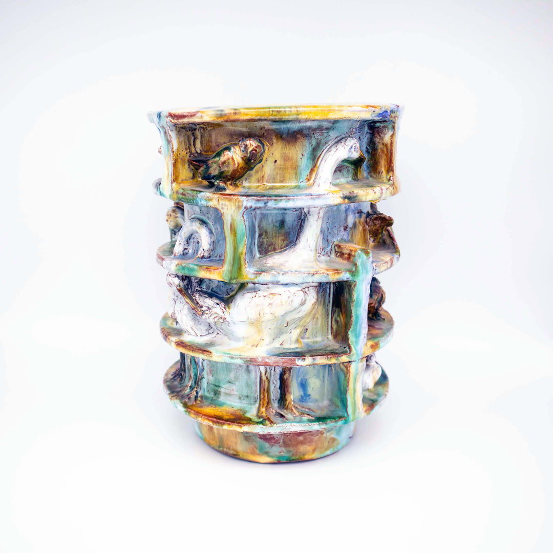 Monumentale Kunstkeramikvase mit umlaufendem Vogelrelief, Seitenansicht links