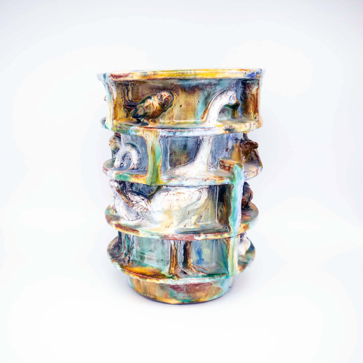 Monumentale Kunstkeramikvase mit umlaufendem Vogelrelief, Seitenansicht links