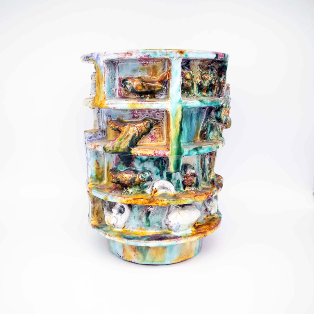 Monumentale Kunstkeramikvase mit umlaufendem Vogelrelief, Seitenansicht schräg