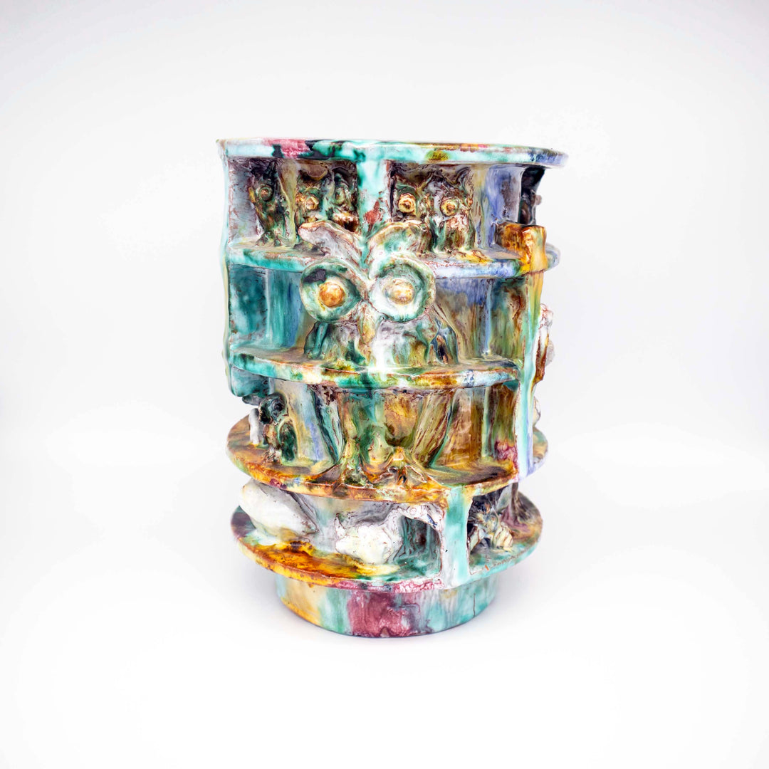 Monumentale Kunstkeramikvase mit umlaufendem Vogelrelief, Vorderseite