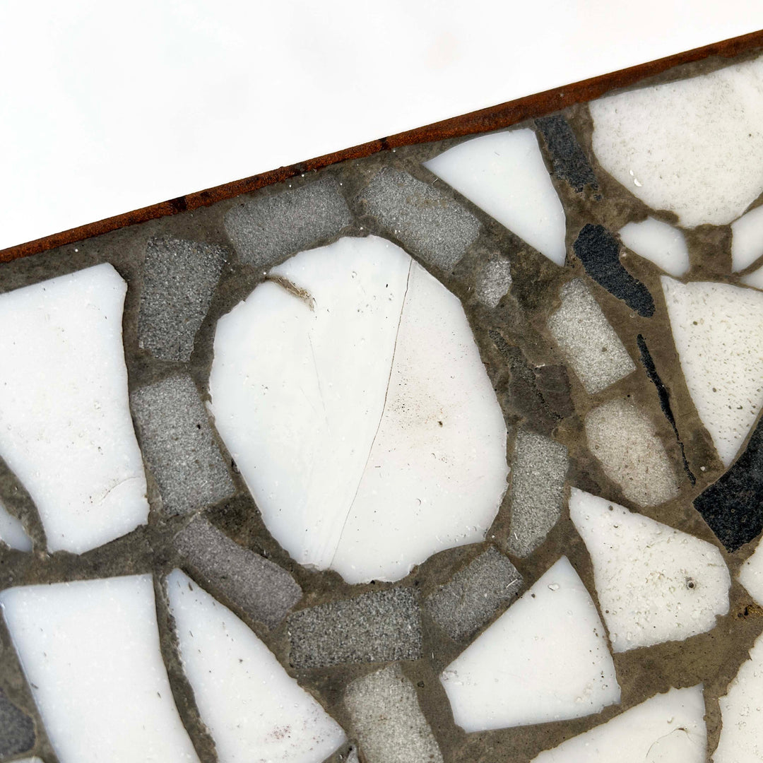 Mosaik Couchtisch von Kurt Moldovan, Detailansicht Fehlstelle Fliese