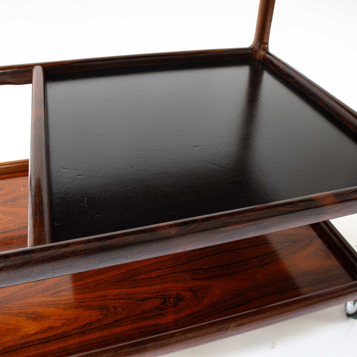 Palisander Servierwagen von Johannes Andersen für Silkeborg, Detailansicht Leder Ablage