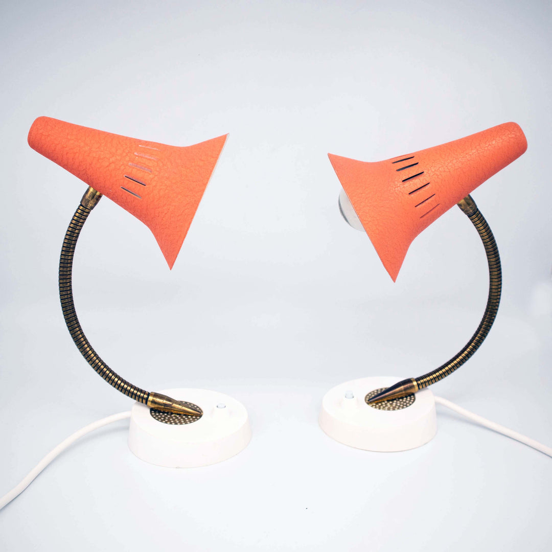 Rosa Nachtischlampen Paar, arrangiert