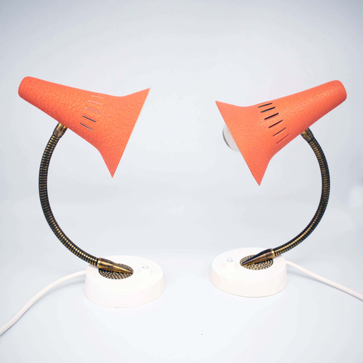 Rosa Nachtischlampen Paar, arrangiert