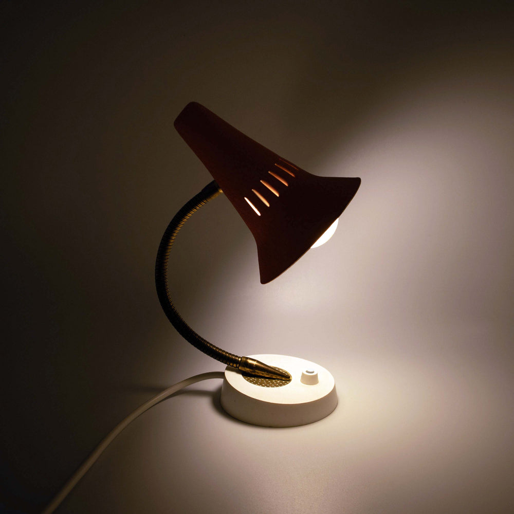 Rosa Nachtischlampen Paar, eingeschaltet