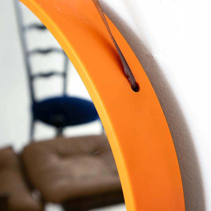 Runder Space-Age Wandspiegel in Orange, Detailansicht
