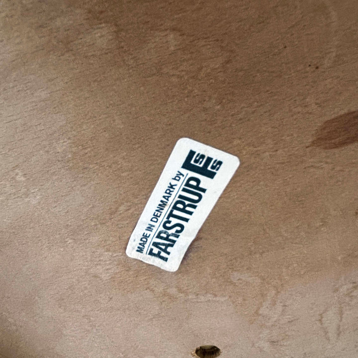 Sessel "Modell 210" von Farstrup Møbler, Detailansicht Farstrup Sticker