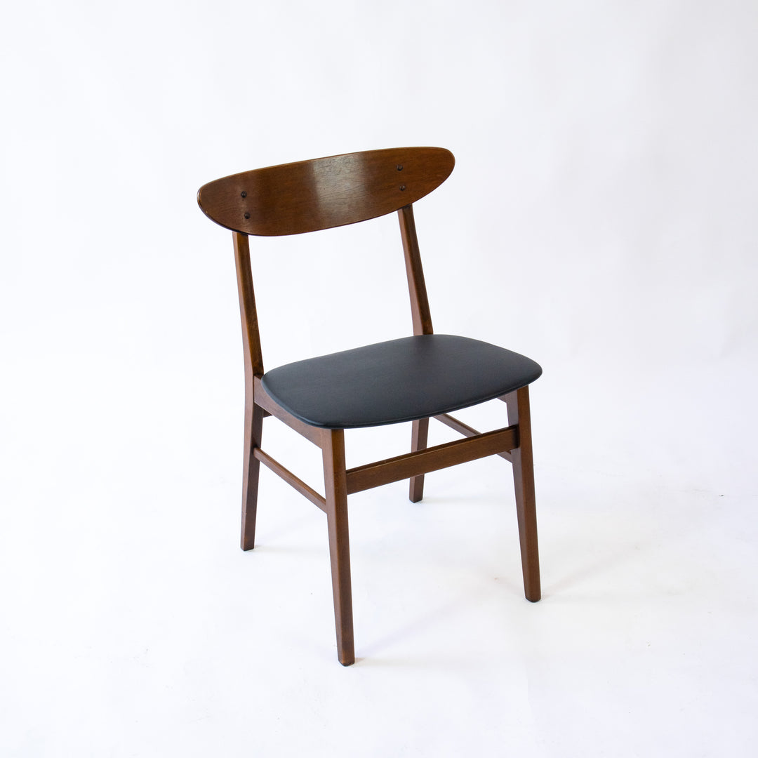 Sessel "Modell 210" von Farstrup Møbler, leicht schräg stehend
