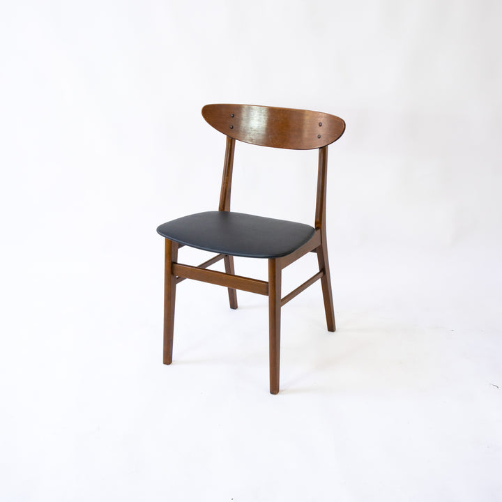 Sessel "Modell 210" von Farstrup Møbler, leicht schräg stehend 2