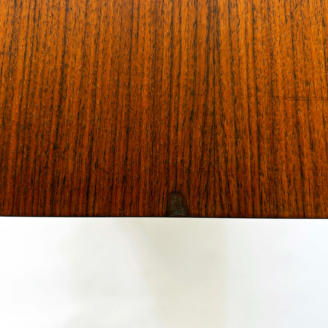 Skandinavische Teak Kommode, Detail  Fehlstelle auf Platte