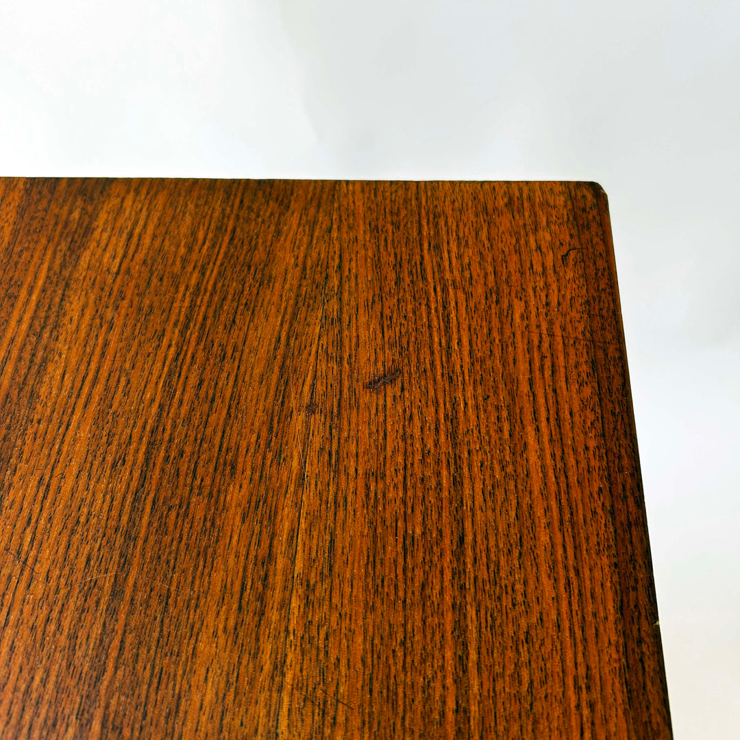 Skandinavische Teak Kommode, Detail  Fehlstelle auf Platte 2