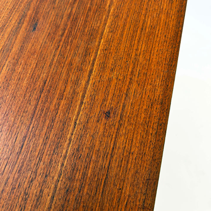 Skandinavische Teak Kommode, Detail  Fehlstelle auf Platte 3