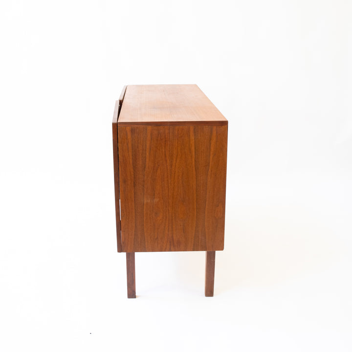Skandinavische Teak Kommode, Seitenansicht l