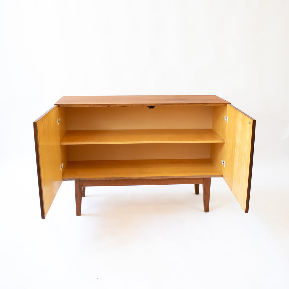 Skandinavische Teak Kommode, Vorderseite, geöffnet