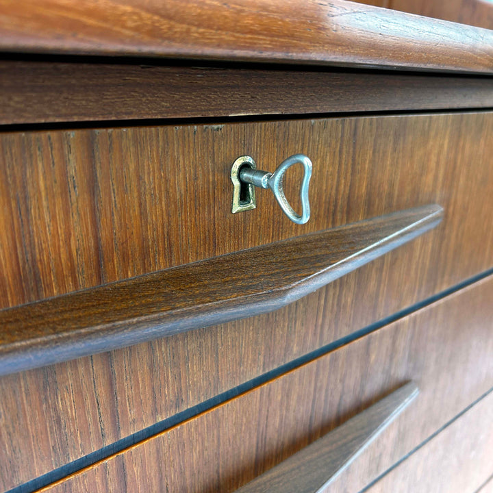 Skandinavischer Teak Sekretär von Randers Møbelfabrik, Detailansicht Schlüssel