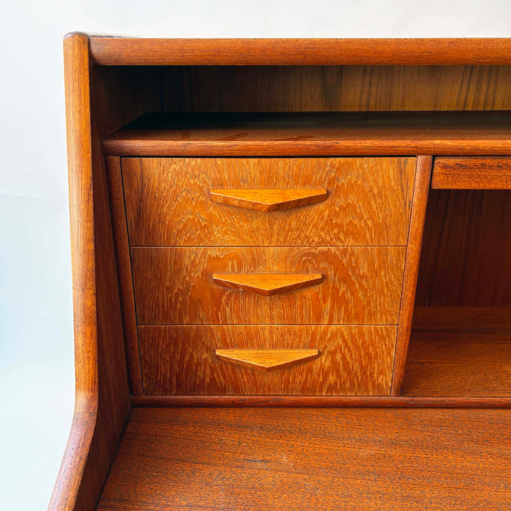 Skandinavischer Teak Sekretär von Randers Møbelfabrik, Detailansicht kleine Schubladen 