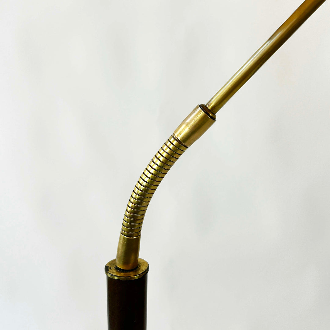 Stehlampe mit integriertem Beistelltisch aus den 1950er Jahren, Detailansicht Schwanenhals