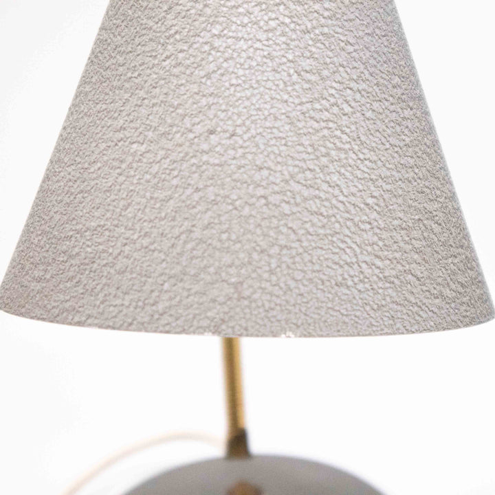 "Stil Novo" Tischlampe von Nikoll, Detailansicht Schirm, kleiner Schaden