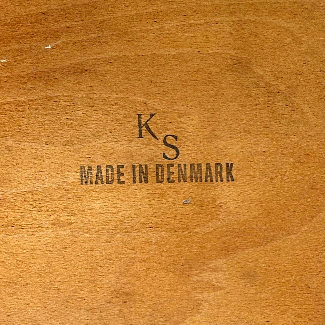 Stuhl Mod. 26 von Henry Kjaernulf für Korup Stolefabrik, Detailansicht Markierung