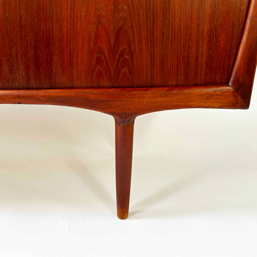 Teak Highboard von Harry Østergaard für Randers,  Detailansicht Fuß