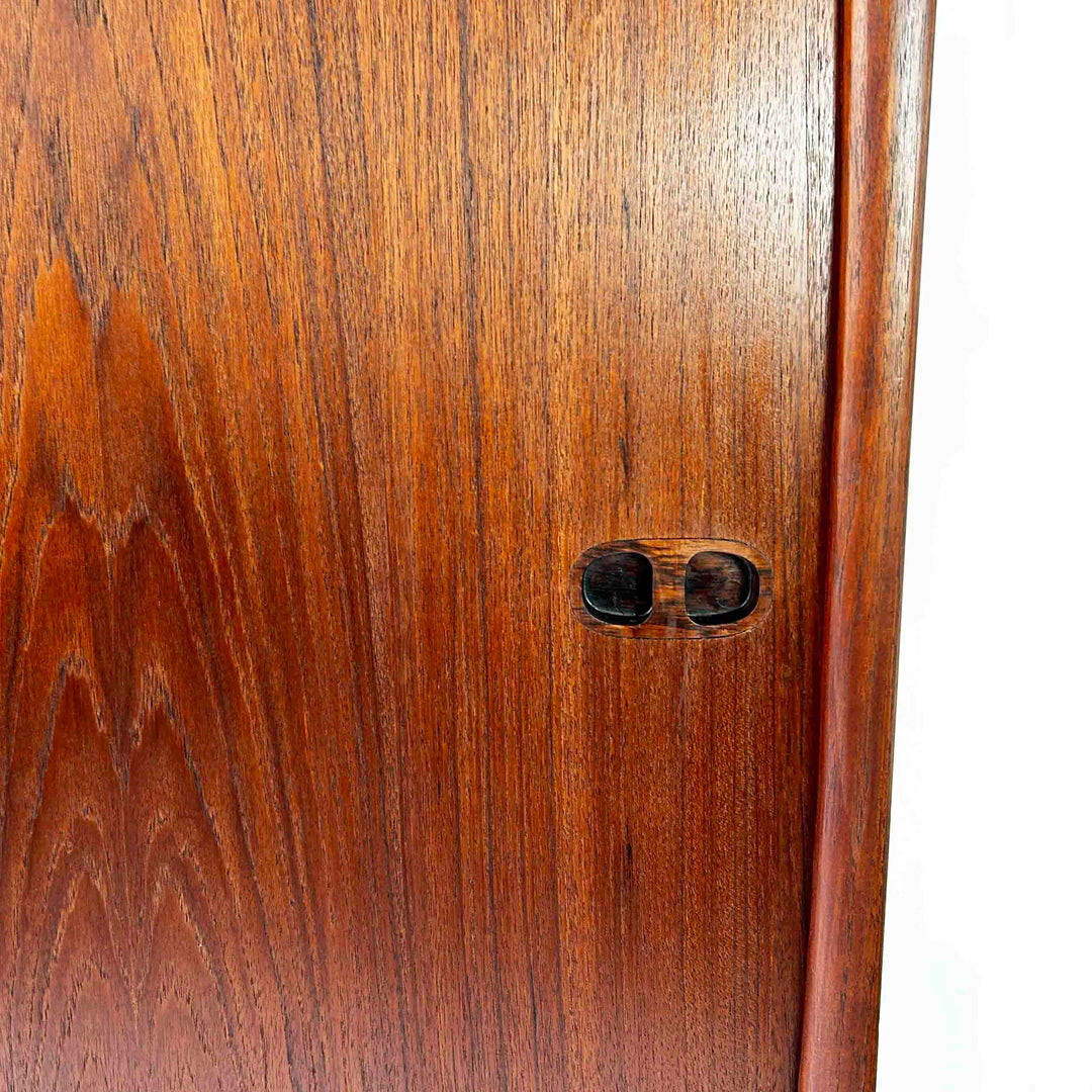 Teak Highboard von Harry Østergaard für Randers,  Detailansicht Griff