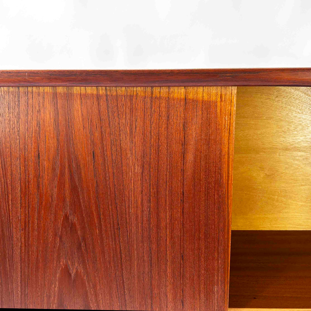 Teak Highboard von Harry Østergaard für Randers,  Detailansicht Verfärbung 1