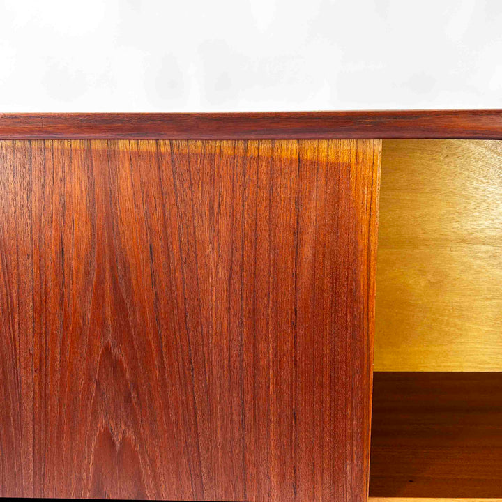 Teak Highboard von Harry Østergaard für Randers,  Detailansicht Verfärbung 1