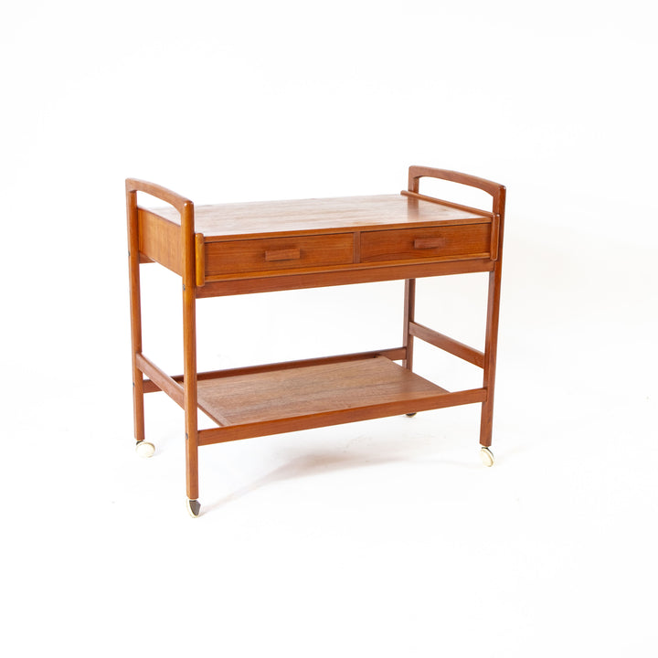Teak Servierwagen von Arrebo Møbler, leicht schräg stehend
