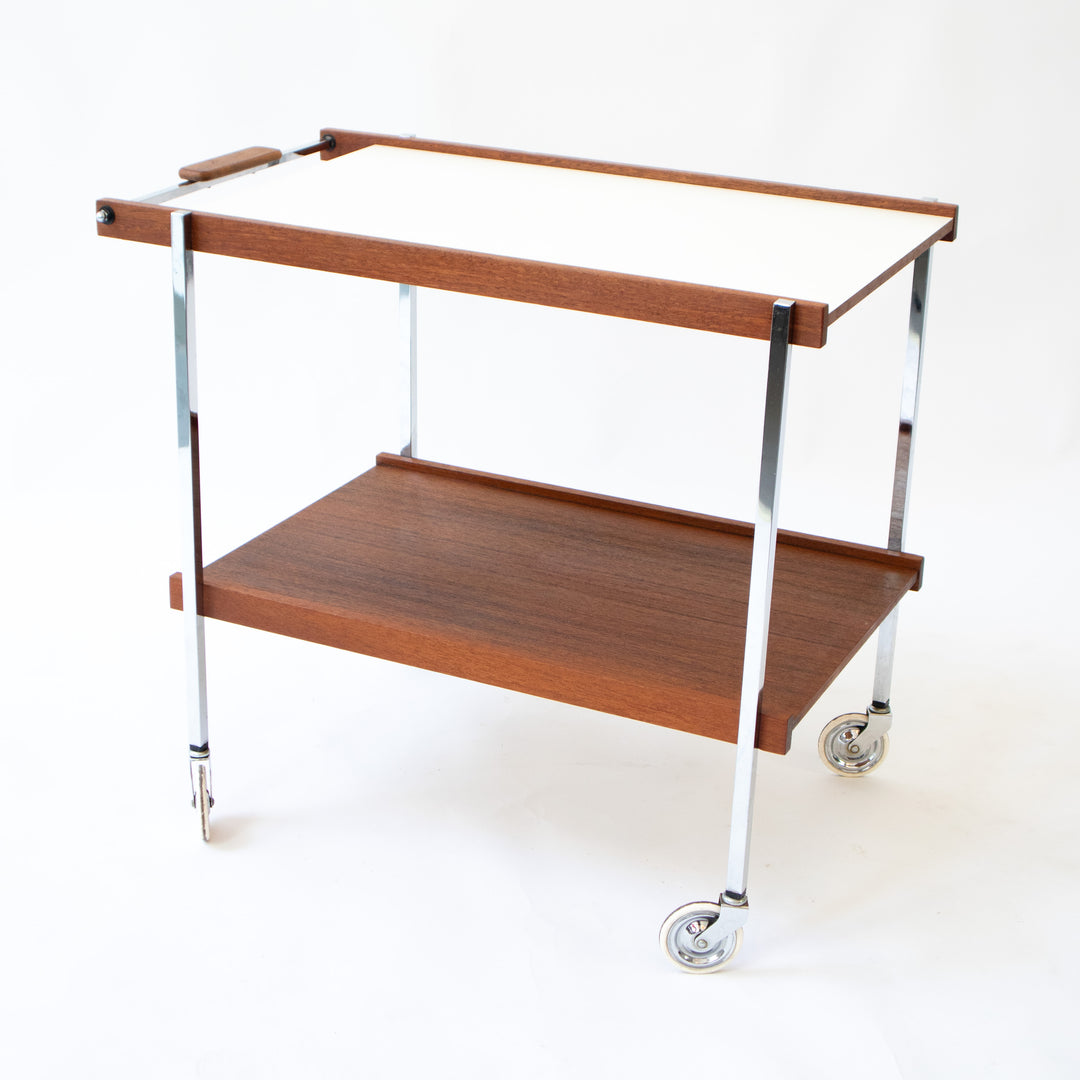 Teak und Chrom Servierwagen, 1960er, leicht schräg stehend
