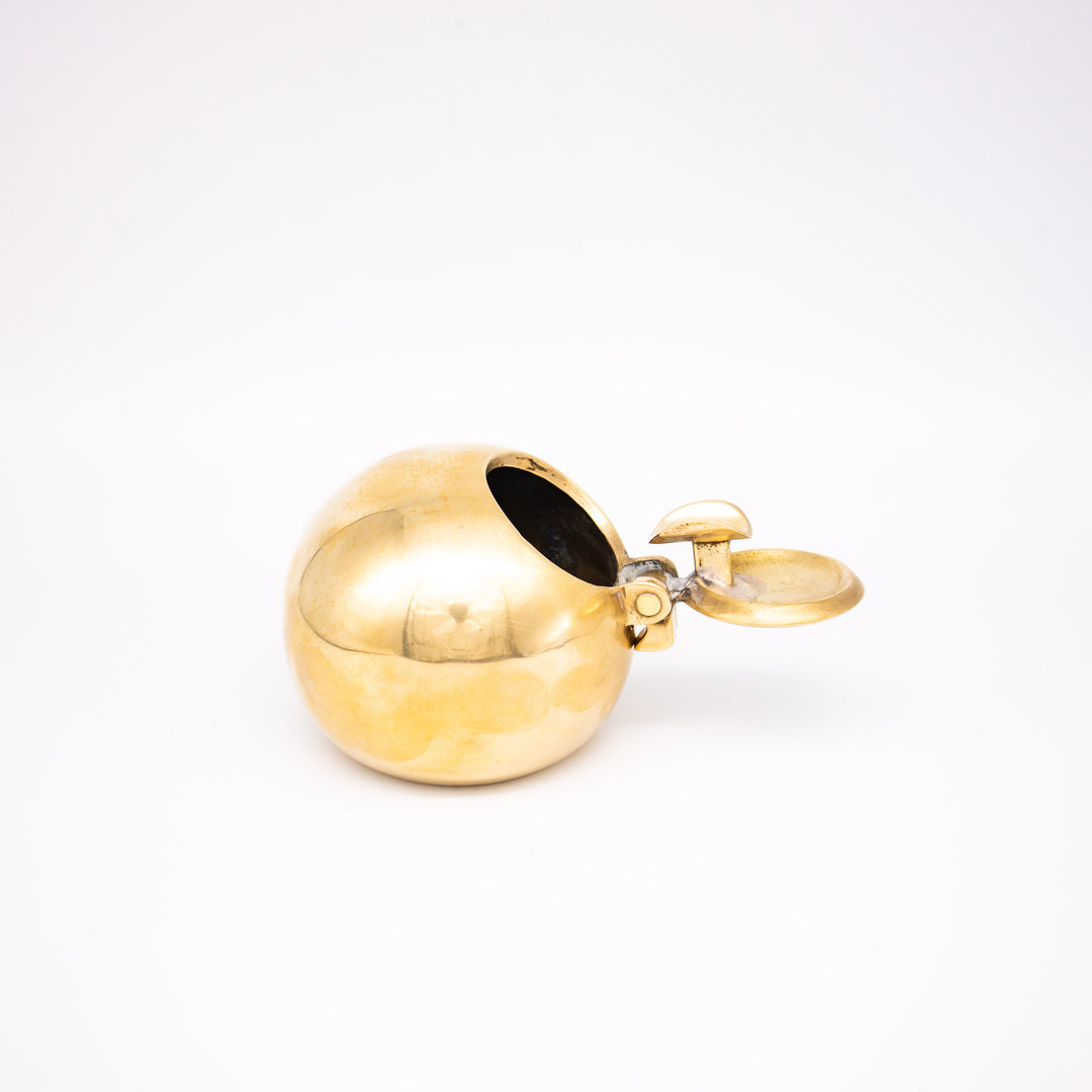 Valenti Kugel-Aschenbecher aus Messing, Seitenansicht links, geöffnet