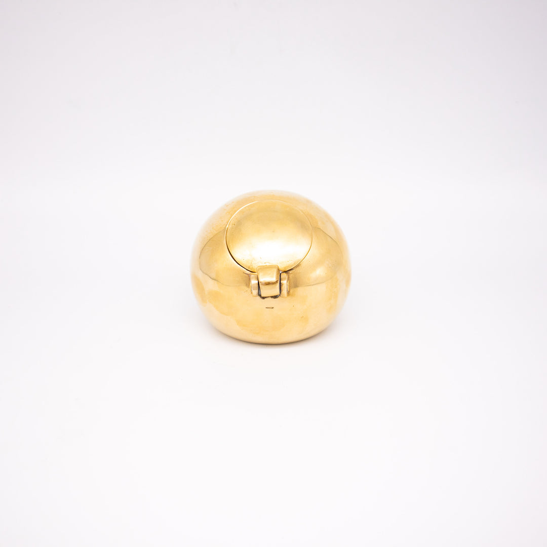 Valenti Kugel-Aschenbecher aus Messing,Vorderseite, geschlossen