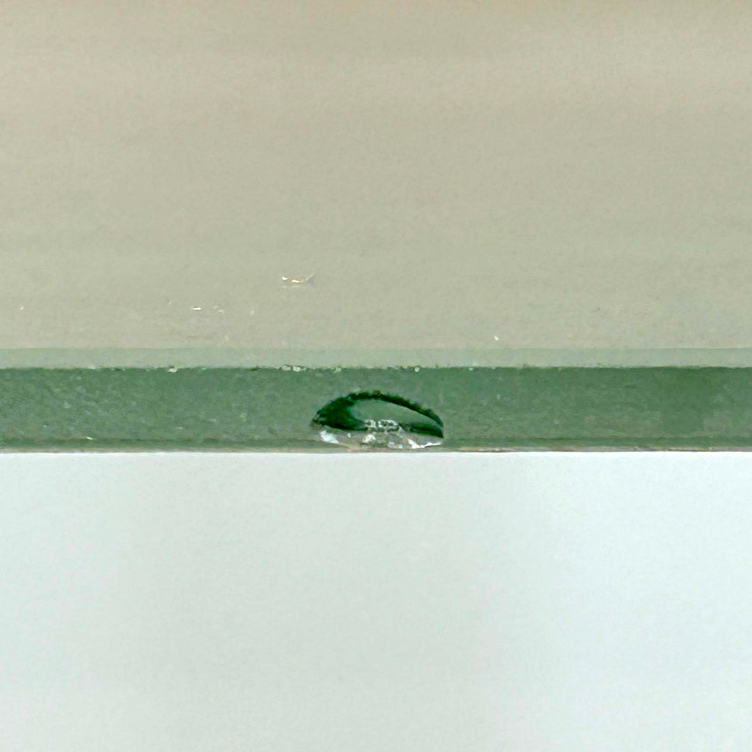 Vintage Art Déco Arztvitrine, Detailansicht Fehlstelle Chip im Glas