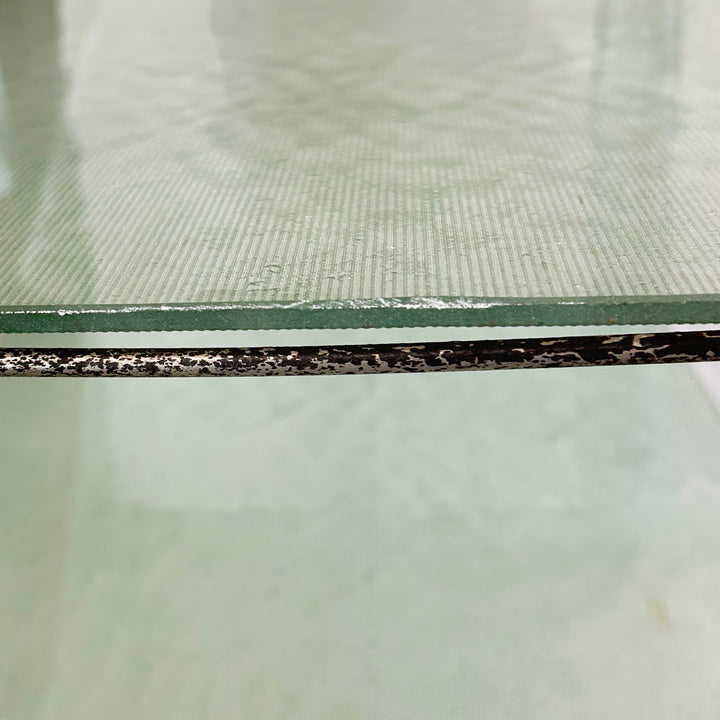 Vintage Art Déco Arztvitrine, Detailansicht Fehlstelle Fächer