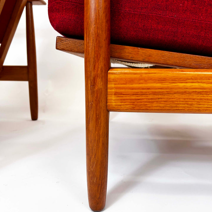 Vintage Bequemer Teak Armlehnstuhl aus den 1960er Jahren, Detailansicht Fuß