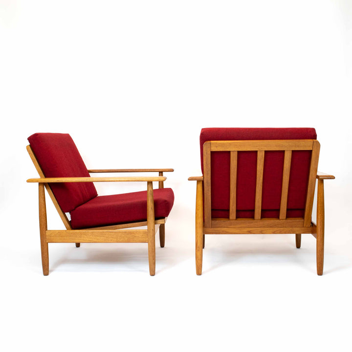 Vintage Bequemer Teak Armlehnstuhl aus den 1960er Jahren, Seitenansicht rechts und Rückseite
