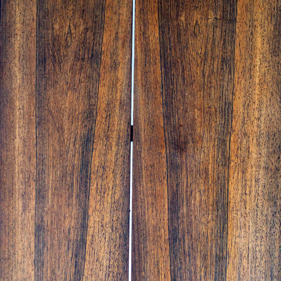 Vintage Brasilianischer Palisander Couchtisch, Detailansicht Tischplatte Gebrauchsspuren