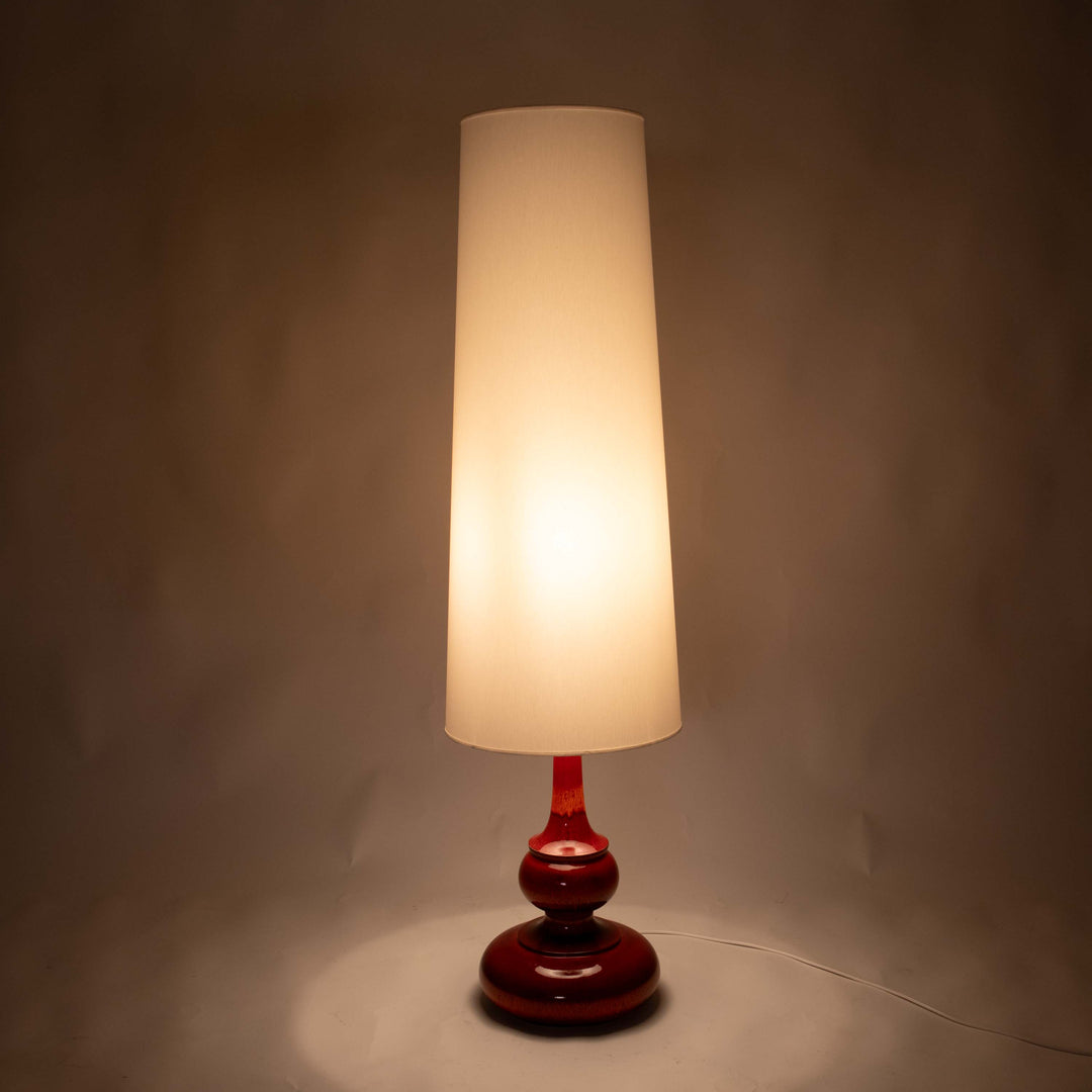 Vintage Hustadt Space Age Bodenlampe mit Keramikfuß, angeschaltet
